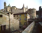 Marche. Urbino, palazzo Ducale e Duomo.