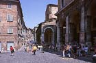 Marche. Urbino, piazza della Repubblica e collegio di Raffaello.